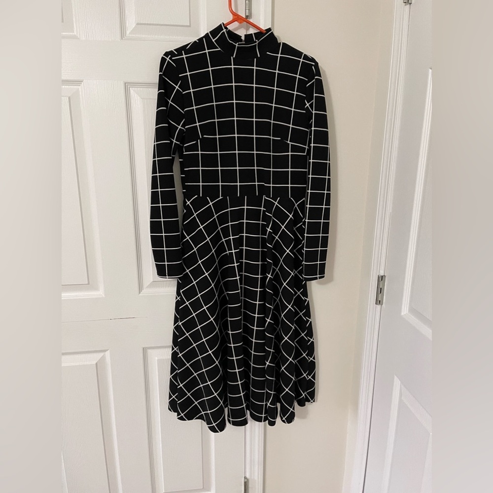 Picnic basket dress that is super flattering for women w curves!